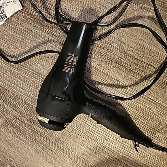 Hot Tools Black Professional Hair Dryer. Works great, long cord - Picture 2 of 9